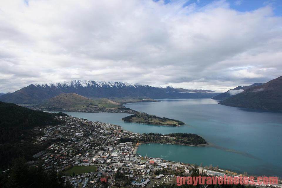 New Zealand - The spectacular panoramic view of Queenstown