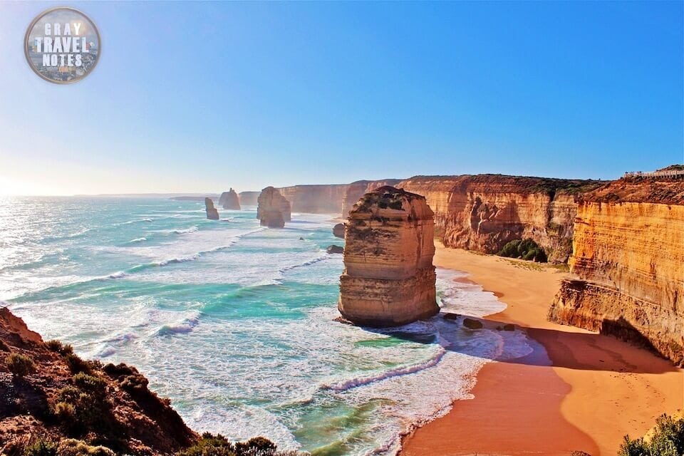 Gray Travel Notes - A perfect view of the Great Ocean Road by Julian Hacker